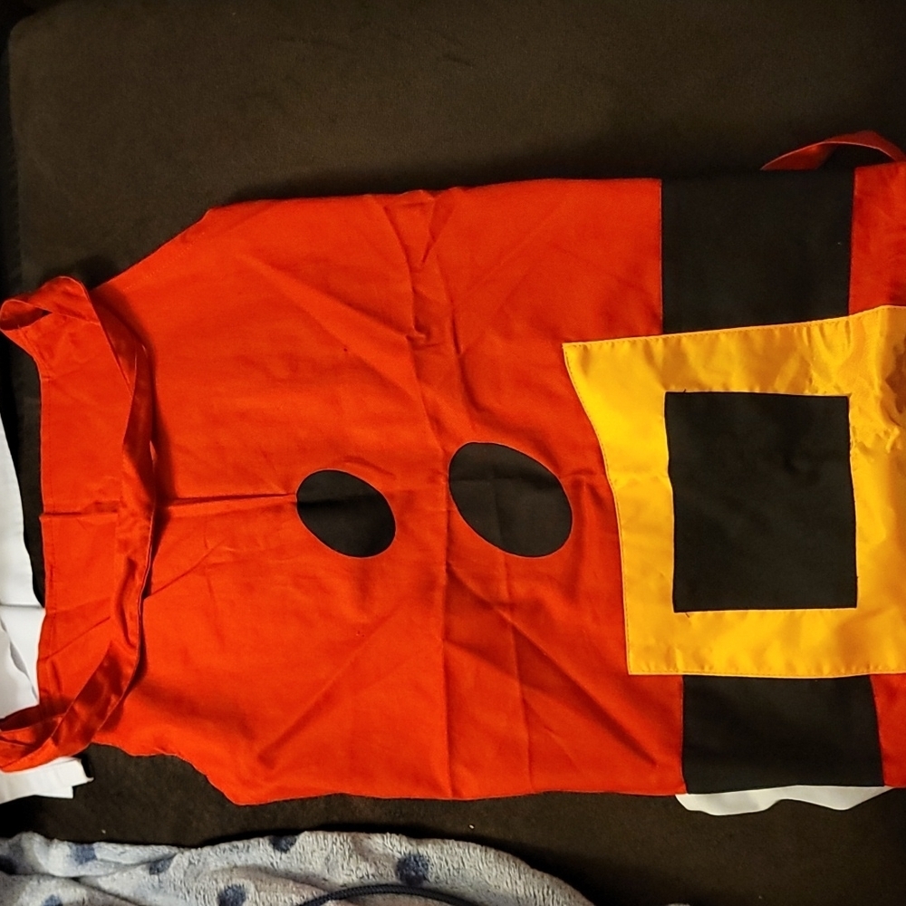 Santa Designed Apron - Picture 4 of 4